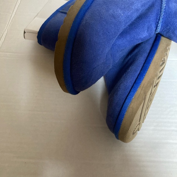 UGG - Australia Classic Short EUC - 5825 - Size W6 - Picture 6 of 6